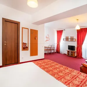 Daire West Gate Studios, Bükreş